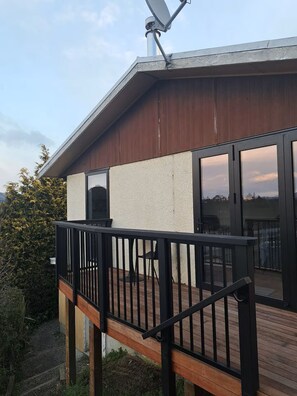 Exterior detail - Comfortable 2BR Home - 10 Min Walk to Town (Wānaka)