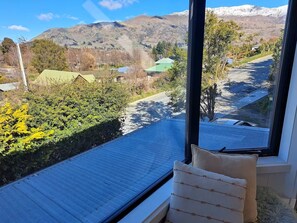 Interior - Comfortable 2BR Home - 10 Min Walk to Town (Wānaka)