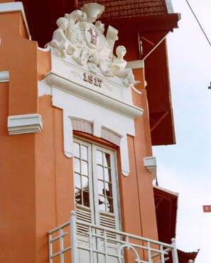 Perincian bahagian luar