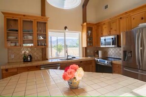 Fridge, microwave, oven, stovetop - Capay Valley Country Home (Guinda)