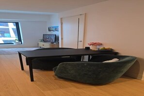 Dining - Modern 1-Bedroom in Mission Rock with Gym, Sauna, Golf Simulator (San Francisco)