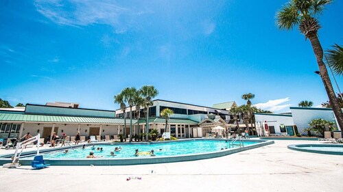 
Bay Club of Sandestin: Spacious Destin Resort: 2BR Condo with Resort Amenities