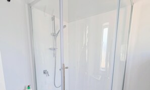 Shower, hair dryer, towels, soap - The Chapter House | Read. Work. Rest. | 2 Car Parks (Wellington)