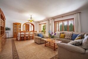Living room - Chic 12-guest Villa With Pool in Ibiza (Santa Eulalia del Rio)
