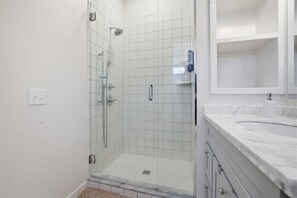 Hair dryer, towels - Coastline Escape 1BR - Near Beach (Pass Christian)
