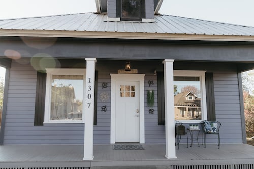 Quiet & Updated Spokane Home - 2 bed/2 bath