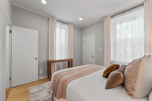 Iron/ironing board, travel cot, free WiFi, bed sheets - 1BD 1Bath Monthly Rental Fully Furnished DC, Dupont, Ust (Washington)