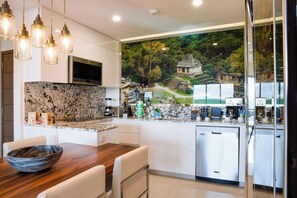 Dining - Family-friendly 2-bedroom w/kitchen & laundry in room.  Ocean view! (Cancún)