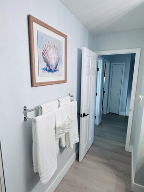 Interior - Fantastic 3-bedroom house with walking distance to the serene Madeira Beach. (Madeira Beach)