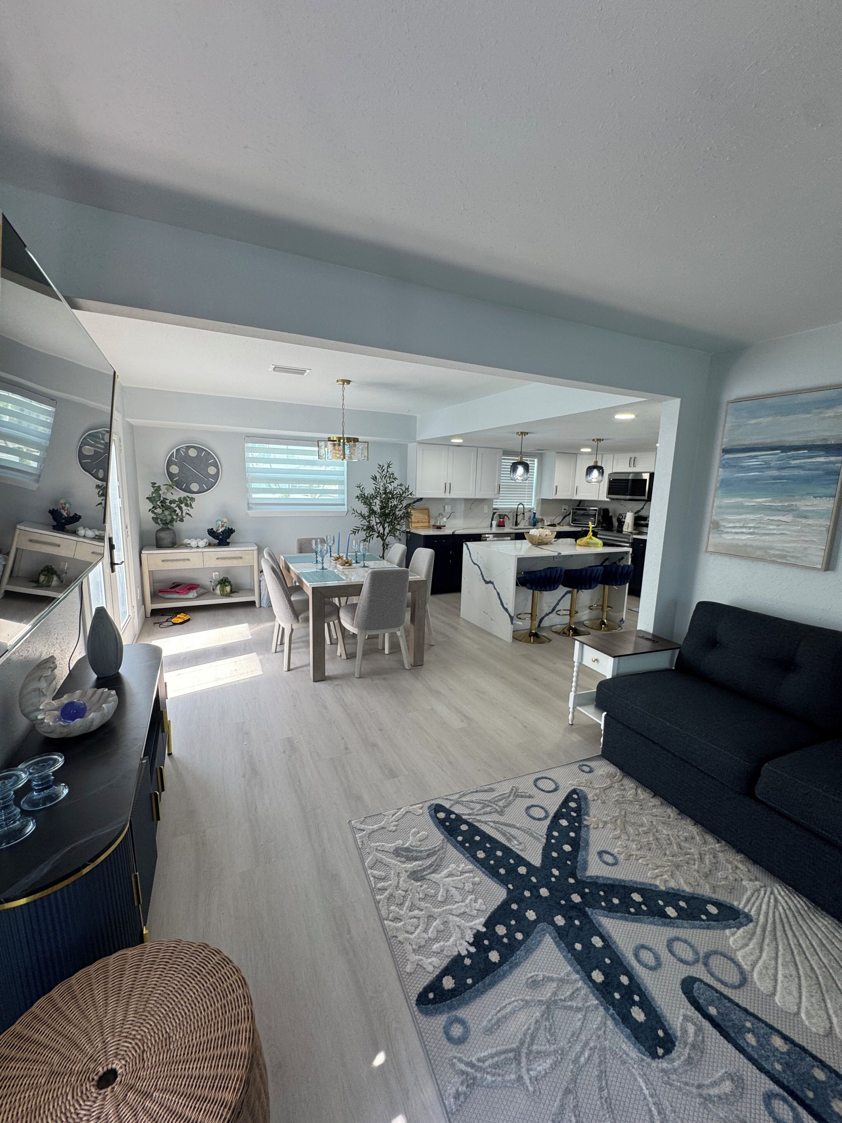 Fantastic 3-bedroom House With Walking Distance To The Serene Madeira Beach. - Madeira Beach, FL