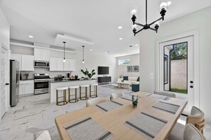 Private kitchen - Sophisticated Home, Office, Galleria & NRG (Houston)