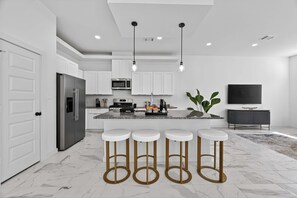Private kitchen - Sophisticated Home, Office, Galleria & NRG (Houston)