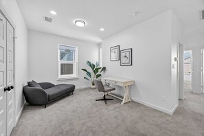 Interior - Sophisticated Home, Office, Galleria & NRG (Houston)