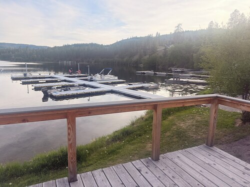 Peaceful Lakefront Studio With Stunning Dock & Water Views at Tiffanys Resort