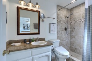 Dusche, Haartrockner, Bidet, Handtücher