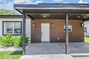 Exterior detail - Luxe Modern Retreat w/ Resort-Style Pool! (Tampa)
