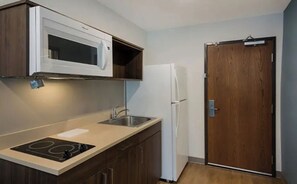 Refrigerador, microondas, parrilla de estufa y lavavajillas 