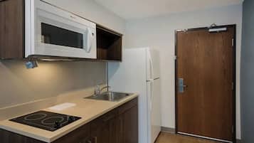 Réfrigérateur, micro-ondes, plaque de cuisson, lave-vaisselle