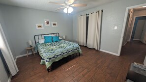 3 bedrooms, WiFi, bed sheets, wheelchair access