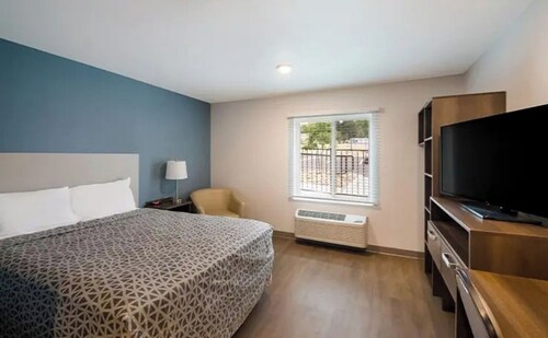 3 Accessible Spacious Suite w/ Kitchen Near Austin Hot Spots –Affordable & Clean