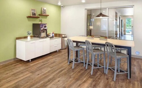 Extended Stay 3 Room Near Austin Attractions w/ Full Kitchen & Ample Parking