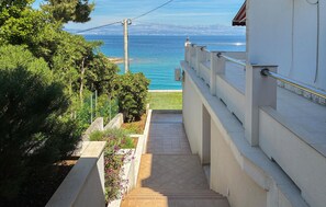Property grounds - Lovely apartment in Stomorska with WiFi (Stomorska)