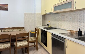 Refrigerador, horno, parrilla de estufa y lavavajillas 