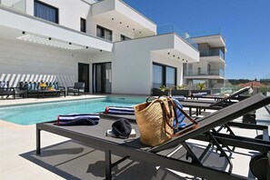 A heated pool - Luxury Villa Oasis with pool and jacuzzi near beach (Trogir)