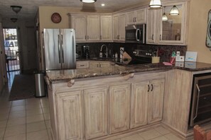 Fridge, microwave, oven, stovetop - Sonoran Spa W102 Ground Floor 2BR/2ba (Puerto Peñasco)