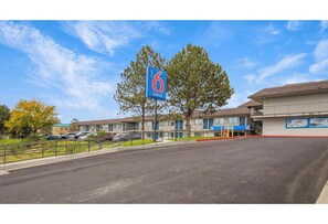 Front of property - Studio 6 – Elko, NV (Elko)