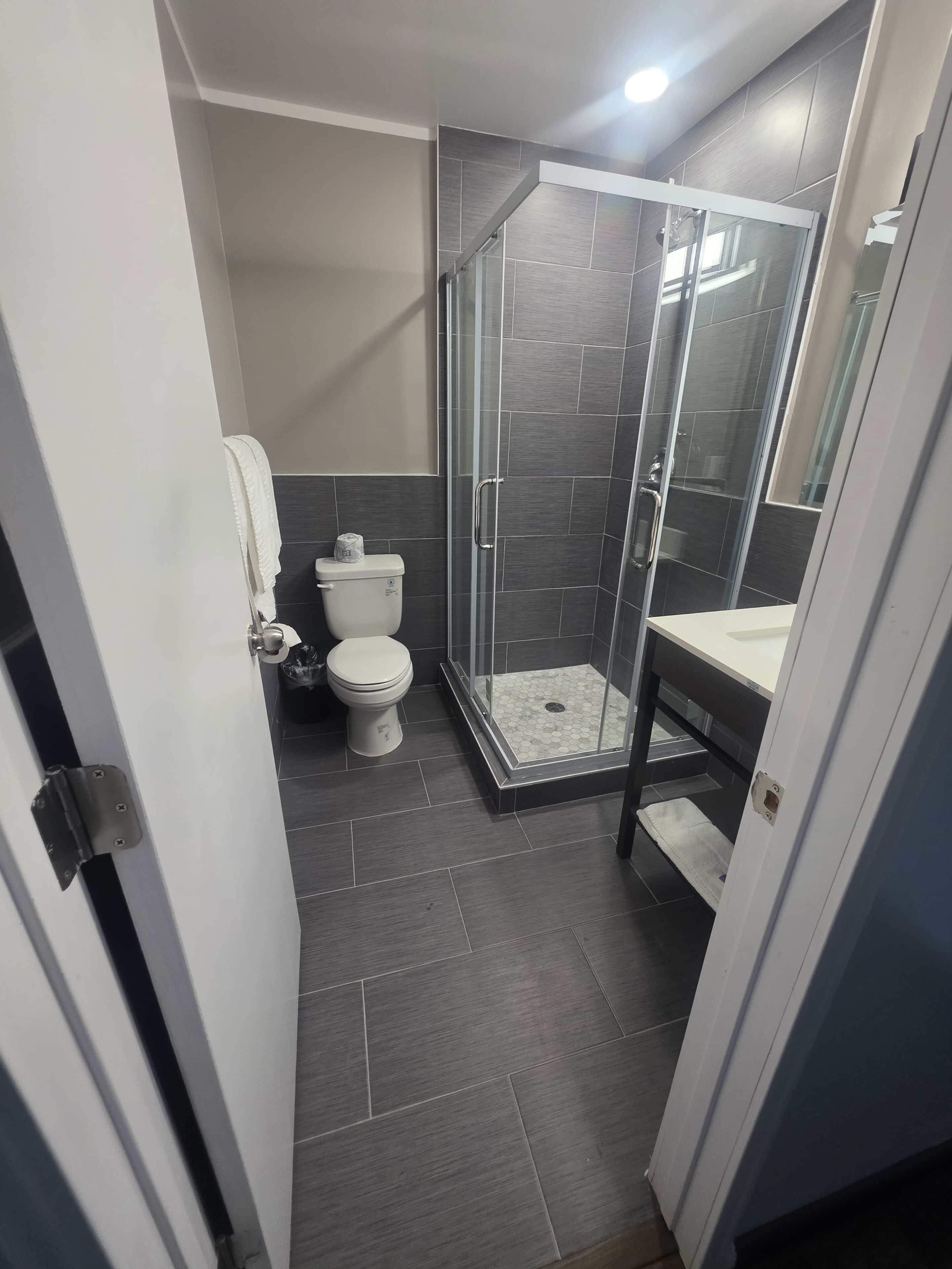 Deluxe Suite, Multiple Beds, Non Smoking (Kitchen) | Bathroom | Towels