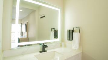Superior Room | Bathroom