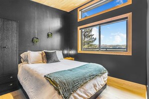 2 bedrooms, desk, iron/ironing board, travel cot - Private Alpine Cabin · Disc Golf Course · Wood Fireplace · Dog-Friendly (Fairplay)