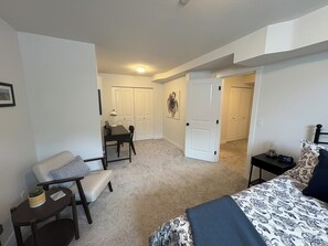1 bedroom, free WiFi, bed sheets - River Walk
Peaceful Suite in Fort Langley
1 Bed, 1 Bath, Sleeps 4 (Langley Township)