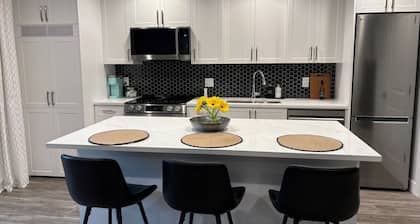 River Walk
Peaceful Suite in Fort Langley
1 Bed, 1 Bath, Sleeps 4
