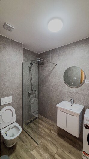 Shower, hair dryer, towels - Cozy 2-bedroom apartment in quaint Bečići with AC, Giraffe Suites 18 (Bečići)