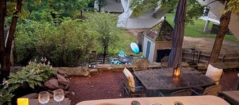 Creekstone House • Walk to Town • Hot Tub + Parking