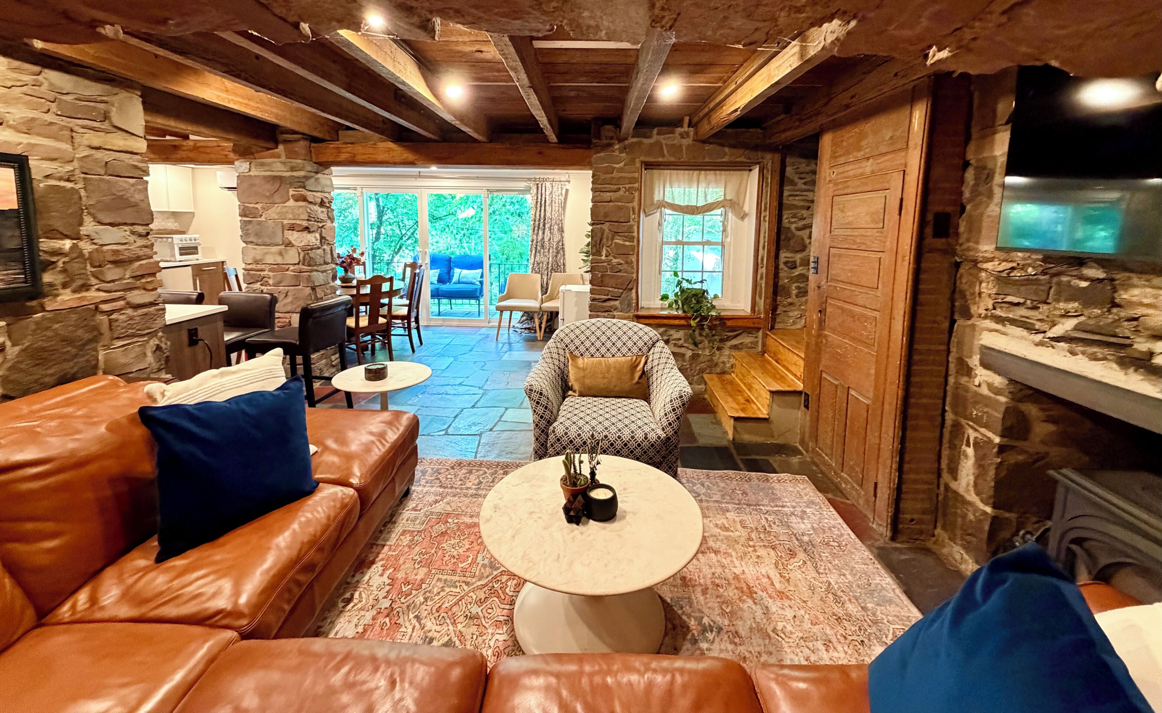 Smart TV, fireplace, ping pong, books