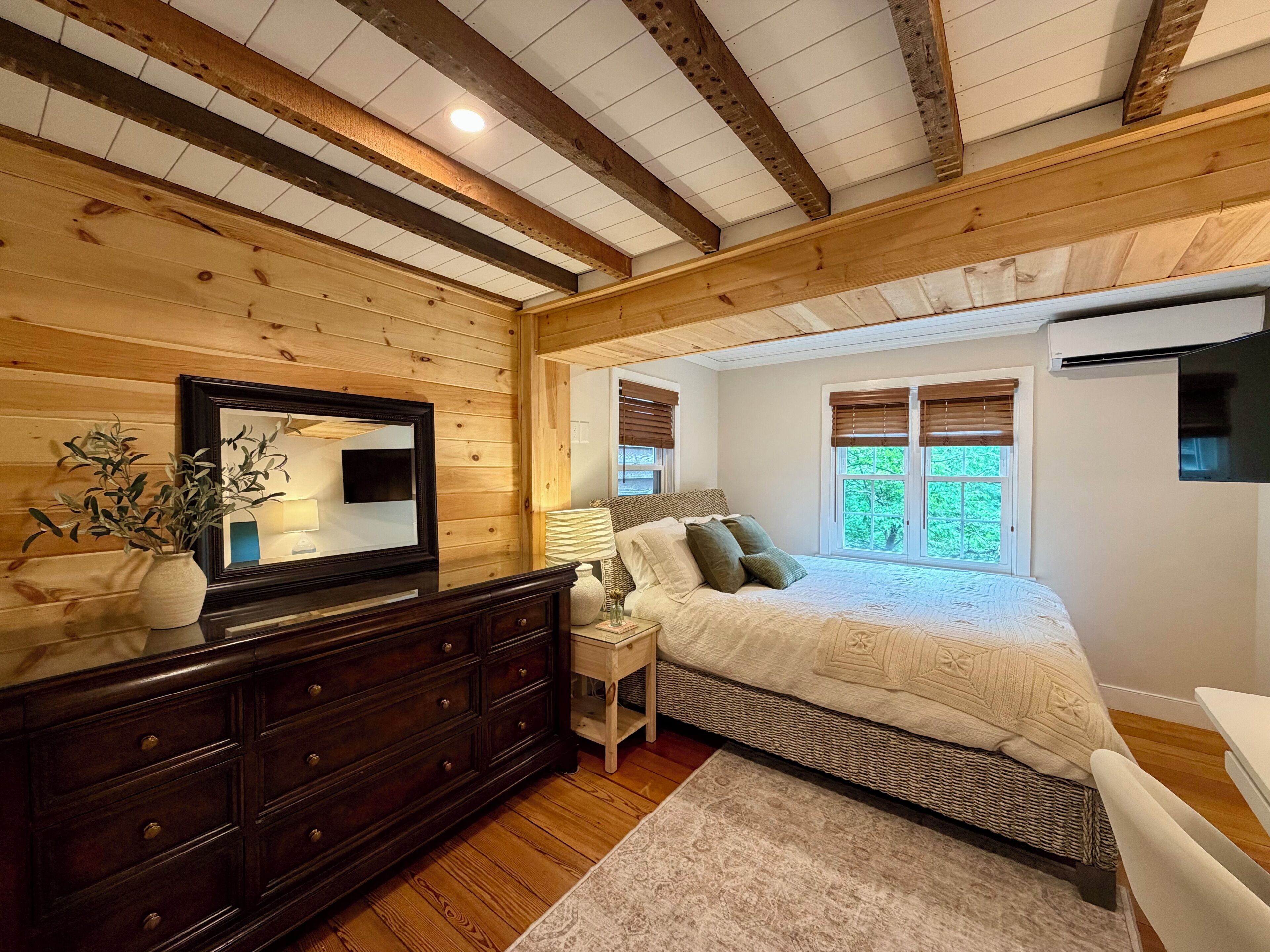 3 bedrooms, desk, iron/ironing board, WiFi