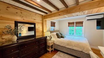 3 bedrooms, desk, iron/ironing board, WiFi