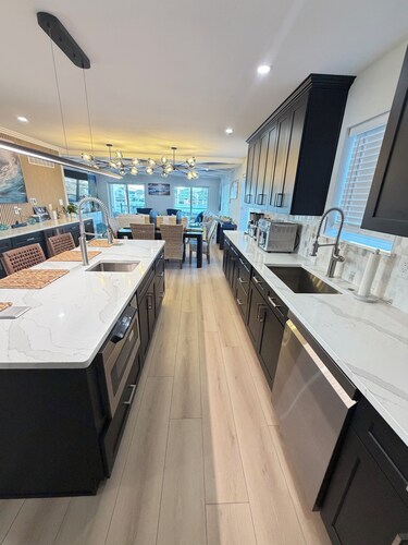 Brand New Custom Furnished 4-Bedroom House in Ventnor/Bay Views & Walk to Beach