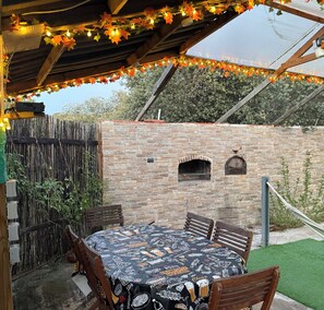 Outdoor dining - Vrbo Property (Cardiel de los Montes)