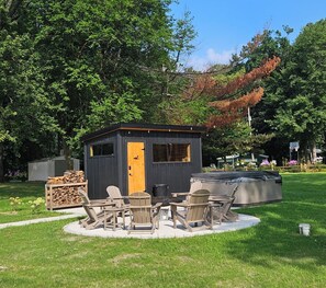 Outdoor dining - Steps from the Lake- Sauna + Hot Tub. Unit #5 (Jones)