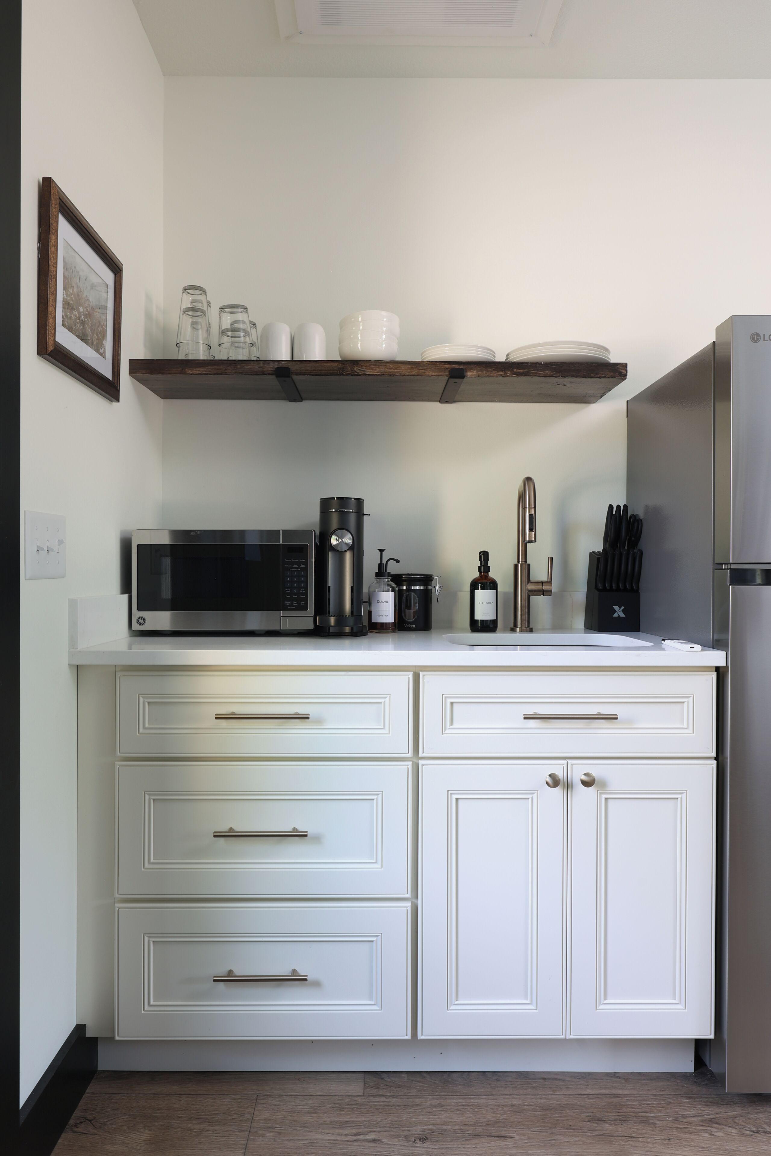 Coffee/tea maker, fridge, microwave, cookware/dishes/utensils