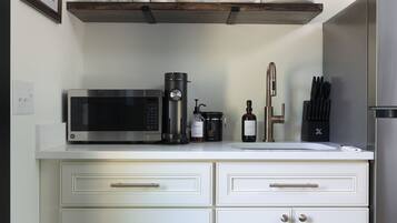Coffee/tea maker, fridge, microwave, cookware/dishes/utensils