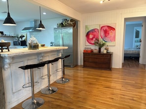 Dining - 4-bedroom house in Kansas City. 16 miles from GEHA stadium for FIFA World Cup (Kansas City)