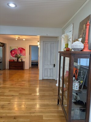 Interior - 4-bedroom house in Kansas City. 16 miles from GEHA stadium for FIFA World Cup (Kansas City)