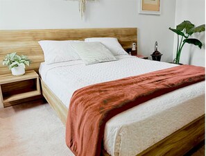 Iron/ironing board, WiFi, bed sheets - Suite 01 • Private Suite • Boutique Mansion (Guayaquil)
