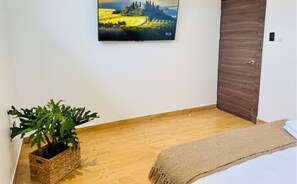 Strykjärn/strykbräda, wi-fi och sängkläder