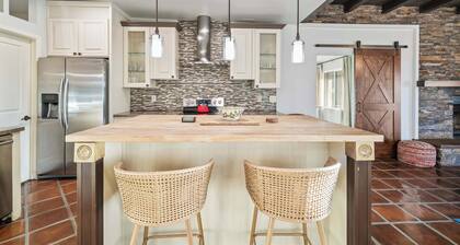 2 Homes • 7BR Sleeps 18 • Pool • Amazing Mtn Views